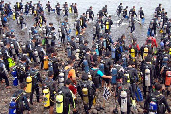 most-people-scuba-diving-simultaneously