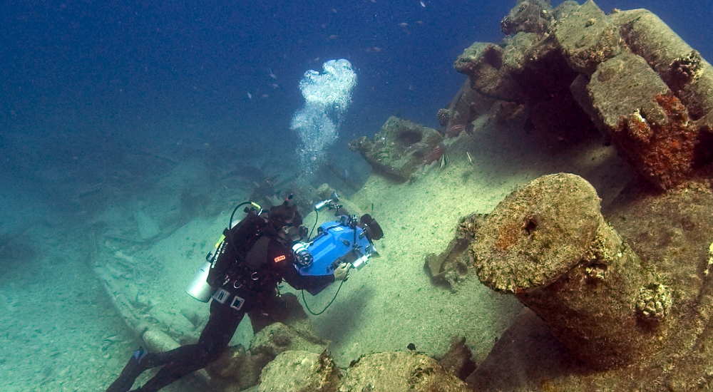 noaa diver inspecting wreck